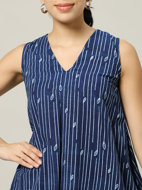 Sleeveless Cotton Indigo Top with Striped Pattern