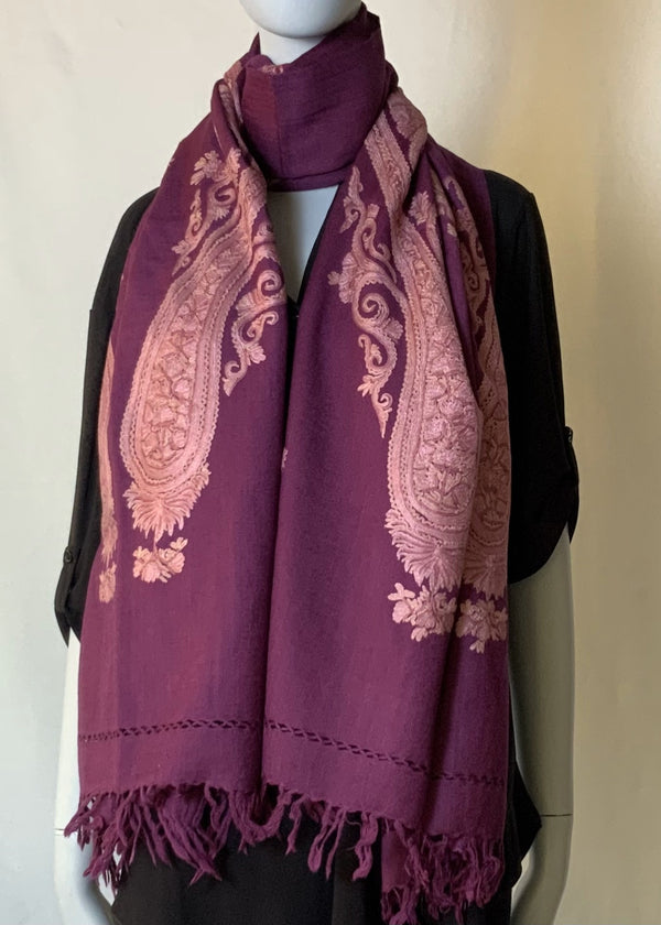 Hand Embroidered Aari with Large Paisley