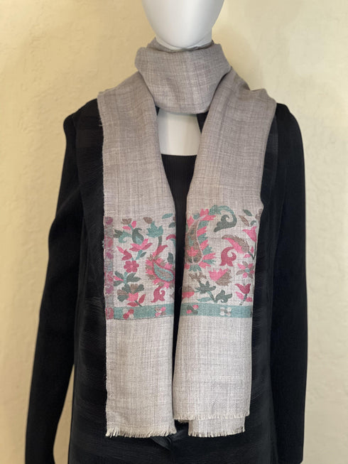 CASHMERE WITH KANI BORDER - GRAY WITH GREEN AND PINK WEAVE - makersweave.com